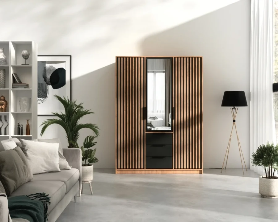 Dreitüriger Kleiderschrank in Eiche mit Lamellen-Design und Spiegeltür.