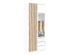 Weißer Garderobenschrank mit Spiegel und modernen Holzlamellen-Details.