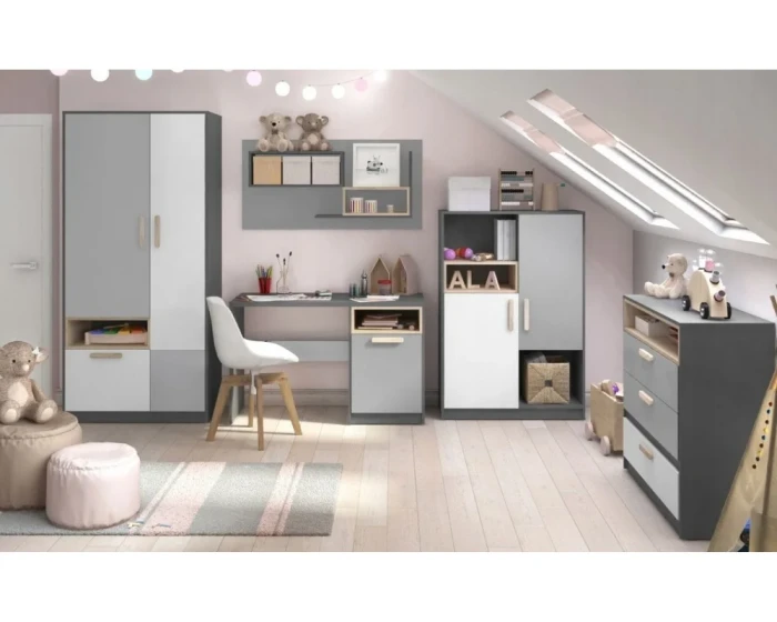 Komplettes Kinderzimmer-Set in Grau und Weiß mit Schreibtisch, Schrank und Kommode.