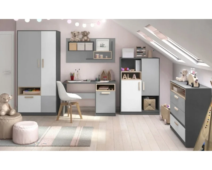 Komplettes Kinderzimmer-Set in Grau und Weiß mit Schreibtisch, Schrank und Kommode.