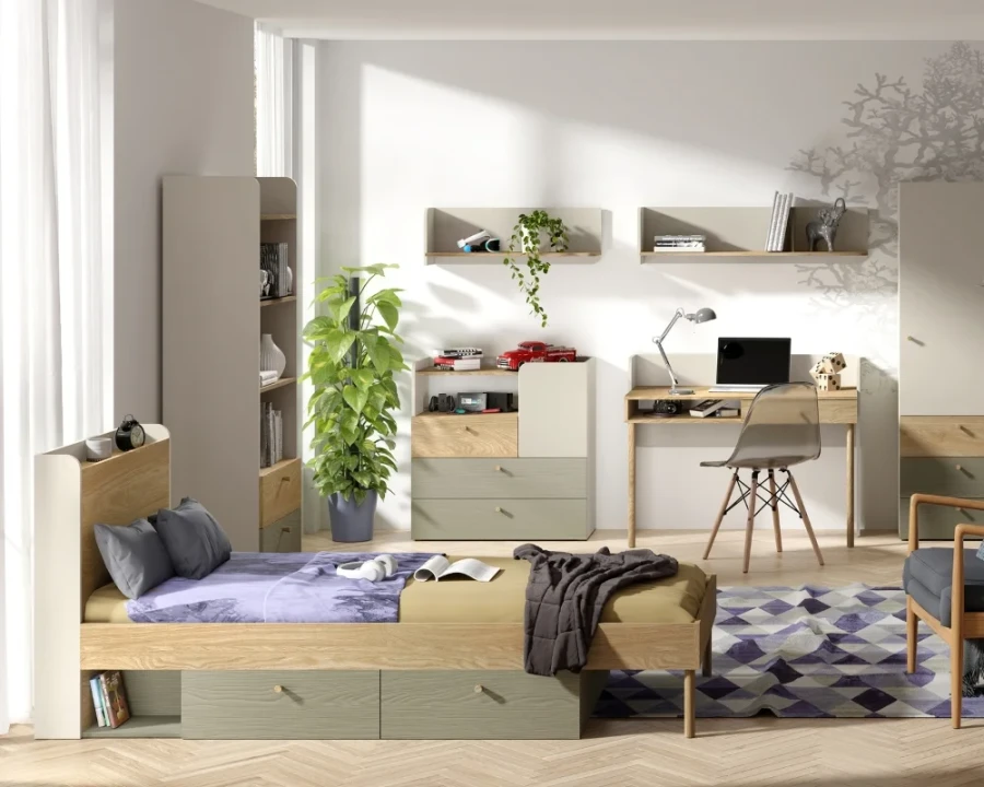 Kinderzimmer-Komplettset aus hellem Holz und Grün mit Bett, Schreibtisch und Wandregalen.
