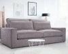Stilvolles graues Cord-Sofa in einem hellen Wohnzimmer mit passendem Couchtisch und Wanddeko.