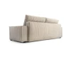 Rückansicht eines freistehenden Sofas aus beigem Cordstoff