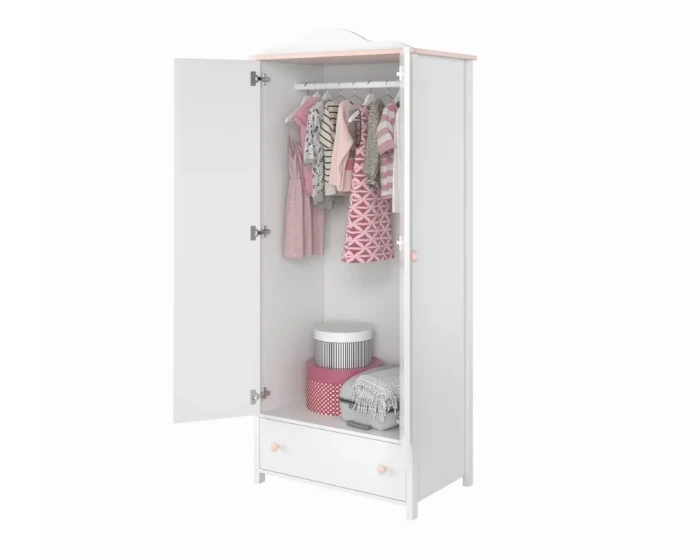 Weißer Kinderkleiderschrank mit rosa Akzenten, offen mit Kleidung.