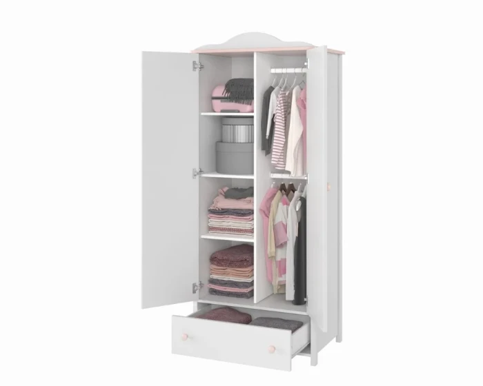 Geöffneter Kinderkleiderschrank in Weiß mit rosa Akzenten und viel Stauraum.