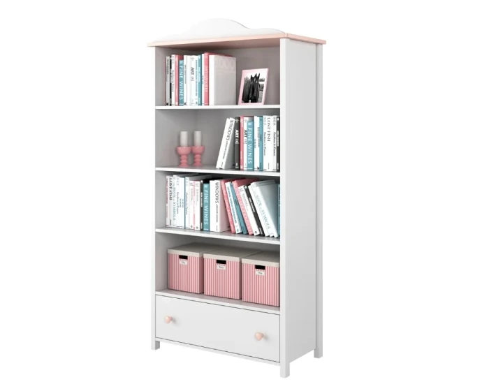 Weißes Kinderregal mit rosa Akzenten, gefüllt mit Büchern und Aufbewahrungsboxen.