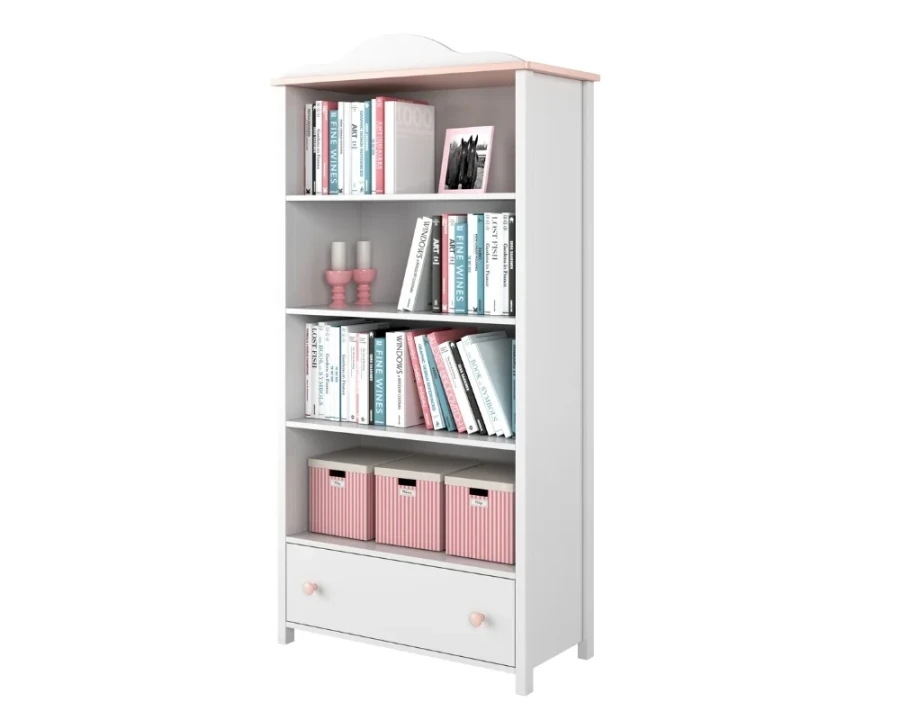 Weißes Kinderregal mit rosa Akzenten, gefüllt mit Büchern und Aufbewahrungsboxen.