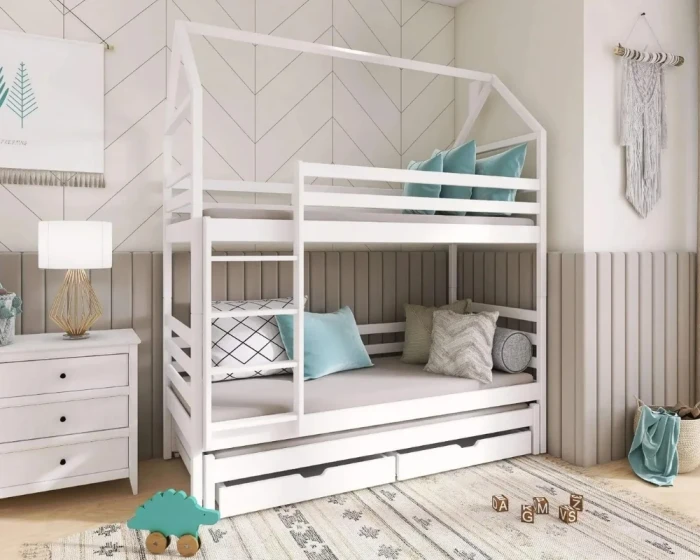 Weißes Hausbett Etagenbett für Kinder mit Ausziehbett und Schubladen im Kinderzimmer.