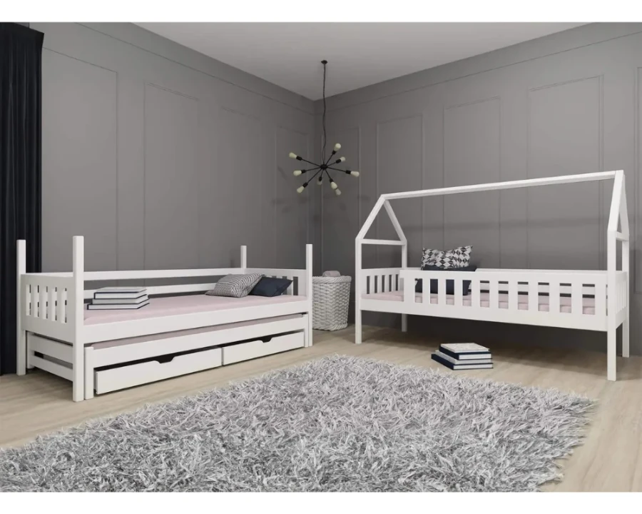 Das weiße Etagenbett lässt sich flexibel in zwei separate Einzelbetten für das Kinderzimmer umbauen.