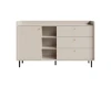 Hohes Sideboard in heller Holzoptik mit einer Tür, drei Schubladen und schwarzen Metallbeinen.