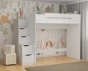 Komplett weißes Hochbett für Kinder mit Treppenaufgang und Stauraum vor Dschungel-Wandbild.
