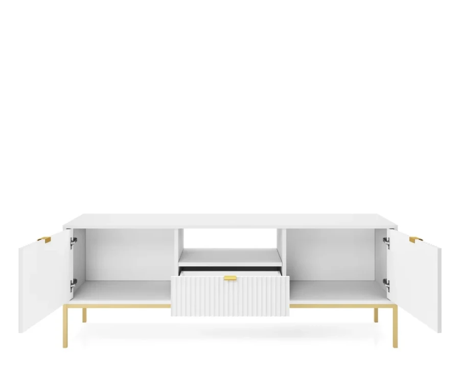 Offenes weißes Lowboard mit goldenen Füßen zeigt Fächer und Schublade in geriffelter Optik.