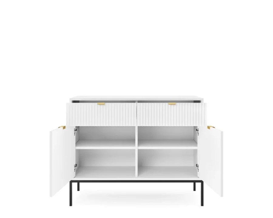 Weißes Sideboard offen mit schwarzen Beinen und eleganter Riffel-Optik.