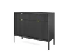 Schwarzes Sideboard mit Rillenfront, goldenen Griffen und schwarzen Beinen.