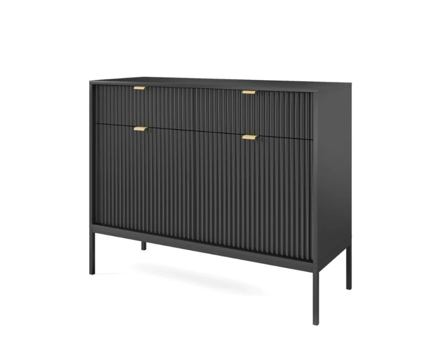 Schwarzes Sideboard mit Rillenfront, goldenen Griffen und schwarzen Beinen.