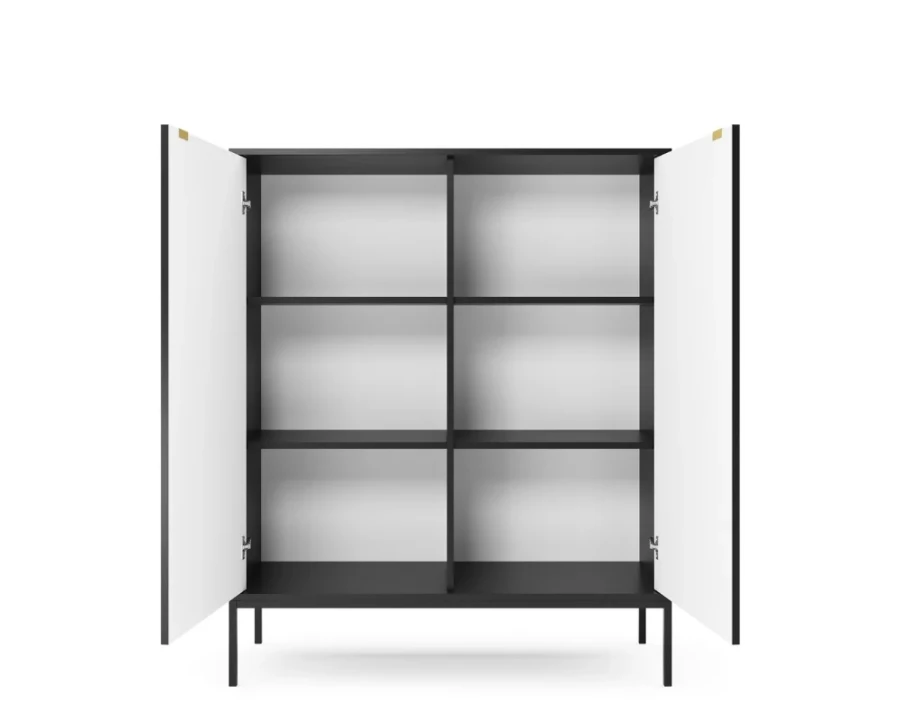 Offener schwarzer Vorratsschrank mit weißen Regalböden für viel Stauraum.