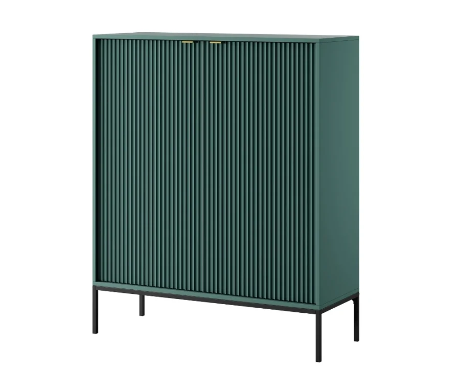 Moderner grüner Highboard-Schrank mit vertikalen Lamellen und schwarzen Metallbeinen.