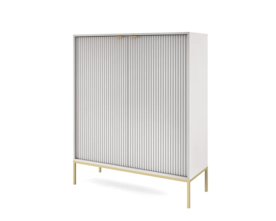 Seitenansicht eines weißen Kommodenschranks mit Rillenoptik und eleganten goldenen Metallbeinen.