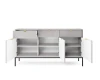 Geöffnetes graues Sideboard mit viel Stauraum, Einlegeböden und schwarzen Metallfüßen.