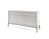 Schrägansicht eines grauen Sideboards mit dekorativer Rillenstruktur und schwarzen Beinen.