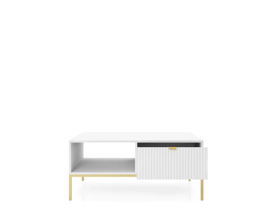 Eleganter weißer Couchtisch mit goldenem Gestell und offener Rillenschublade.