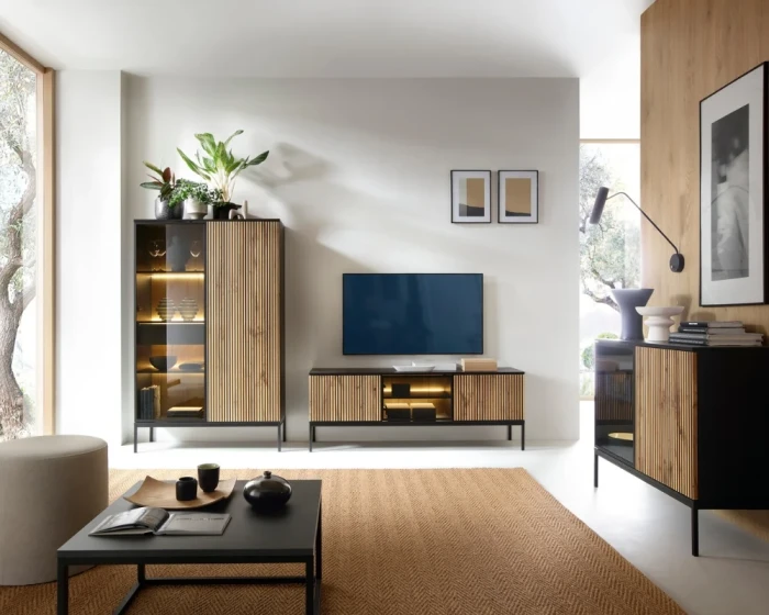 Wohnzimmer-Set der Sentio Kollektion mit TV-Unterschrank, Vitrine und Sideboard.