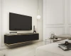 Schwebendes schwarzes TV-Board mit goldenen Akzenten in modernem, minimalistischem Wohnzimmer.