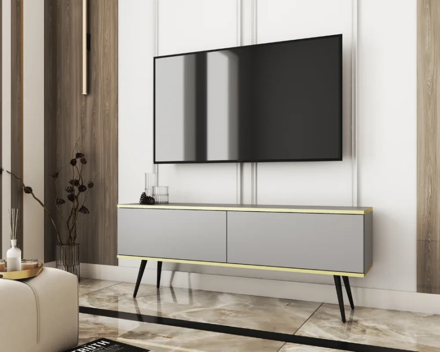 Graues TV-Board mit schwarzen Beinen und goldenen Zierleisten in moderner Einrichtung.