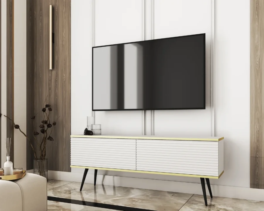 Weißes TV-Sideboard auf schwarzen Beinen in stilvollem Interieur