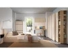 Modernes Schlafzimmer-Set der LIBU Kollektion in hellem Beige mit Bett, Schreibtisch und Schrank.