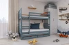 Kinderzimmer-Inspiration mit grauem Hochbett, Spielzeug und Flugzeug-Wandtattoo.