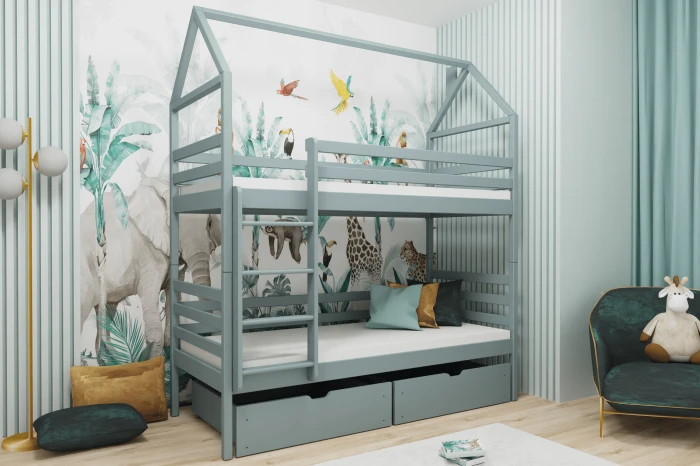 Modernes Kinderzimmer mit grauem Etagenbett in Hausform und Dschungel-Tapete.