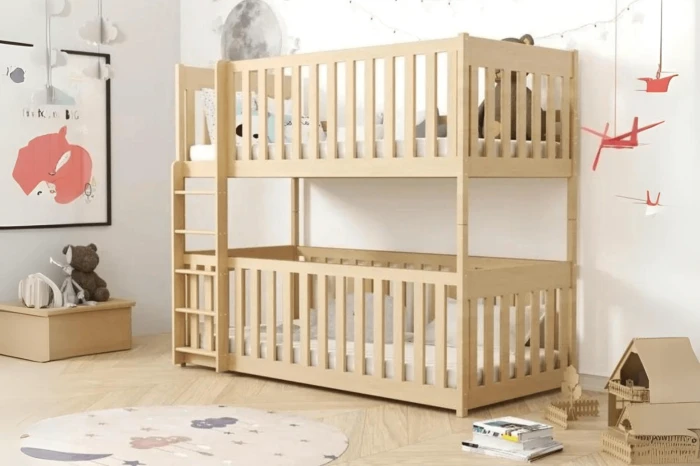 Modernes Etagenbett aus massivem Kiefernholz mit hohem Rausfallschutz für das Kinderzimmer.