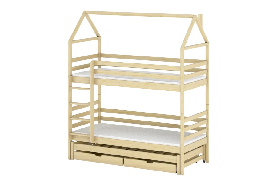 Stapelbed huisbed van grenenhout met laden op een witte achtergrond.