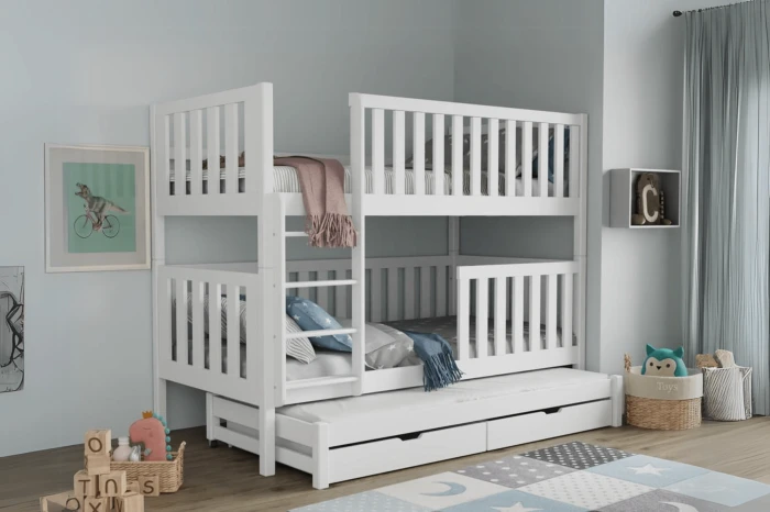 Weißes Stockbett für Kinder mit drittem Ausziehbett und zwei Schubladen in hellem Zimmer.