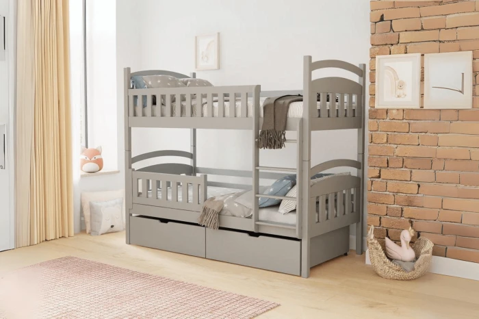 Eingerichtetes Kinderzimmer mit modernem grauem Stockbett vor einer dekorativen Ziegelwand.