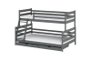 Graues Etagenbett aus Massivholz mit zwei großen Bettschubladen und schräger Leiter.
