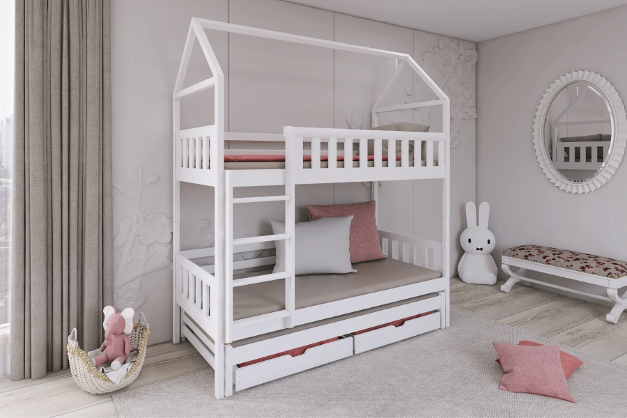 Weißes Hausbett mit drei Schlafplätzen in einem hellen Kinderzimmer mit rosa Akzenten und stilvollem Dekor.