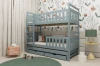 Modernes graues Etagenbett im eingerichteten Kinderzimmer mit floraler Tapete.