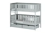 Asgrijs houten stapelbed met uitvalbeveiliging, ladder en bedlade.