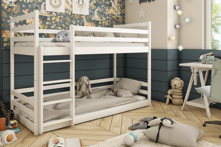 Modernes weißes Stockbett für Kinder in einem stilvoll eingerichteten Zimmer mit blauer Wand.
