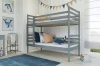 Graues Kinder-Etagenbett im maritimen Design mit Wal-Kissen, Postern und blauem Teppich.