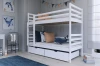 Weißes Doppelstockbett mit zwei Schubladen in einem hellen Kinderzimmer mit Meeresthema.