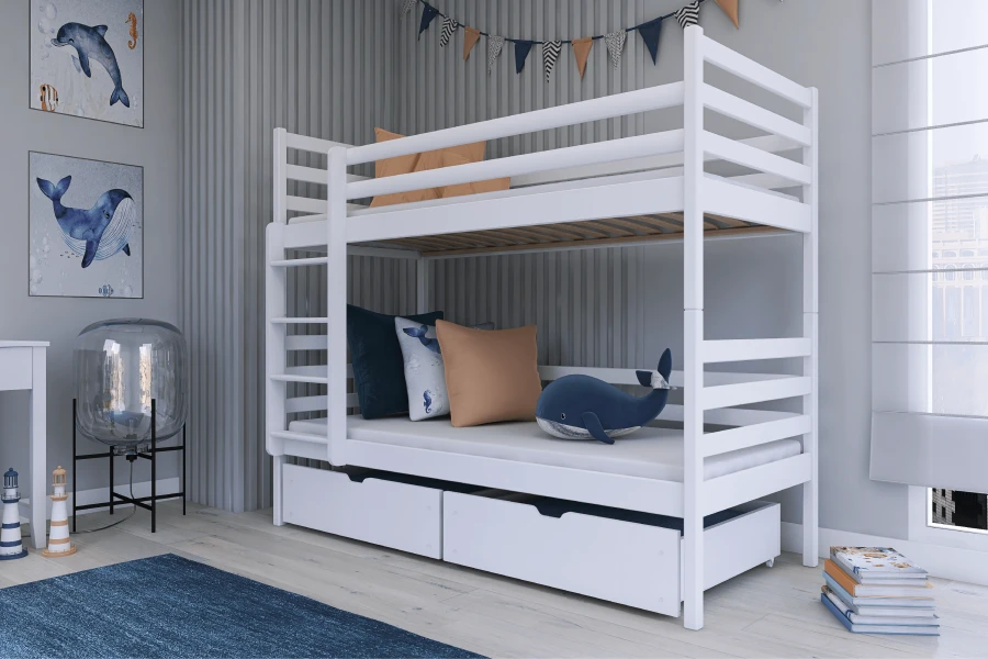Wit stapelbed met twee laden in een lichte kinderkamer met zeethema.