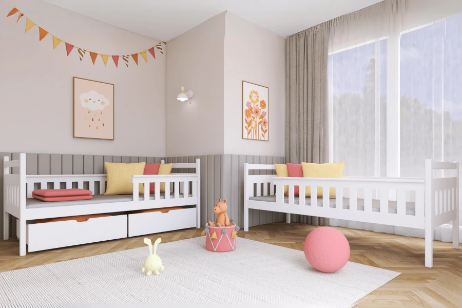 Zwei separate weiße Kinderbetten im Zimmer nebeneinander aufgestellt.