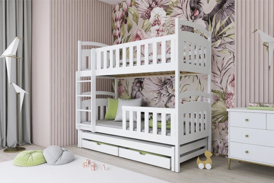 Weißes Etagenbett aus Kiefernholz mit Ausziehbett und Schubladen in einem stilvollen Kinderzimmer.