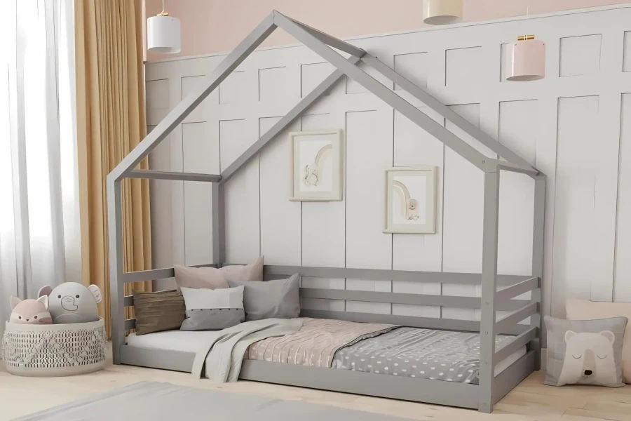 Graues Hausbett aus Massivholz für Kinder, stilvoll dekoriert in einem modernen Zimmer.