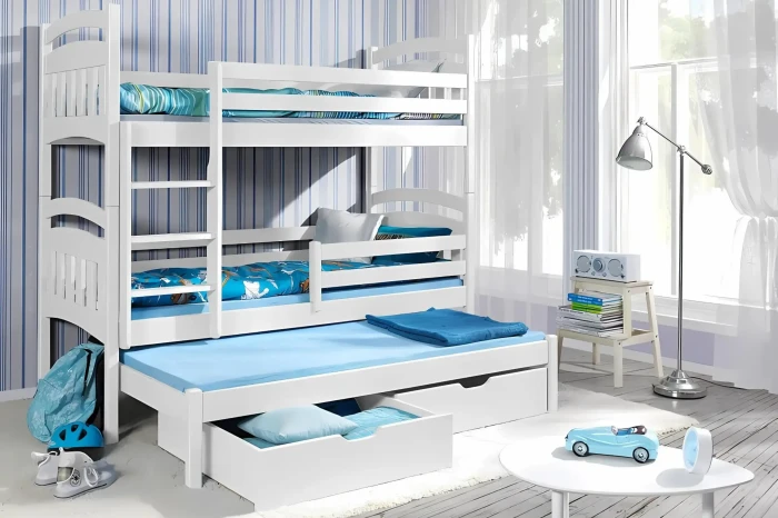 Modernes Etagenbett in Weiß mit Ausziehbett und Stauraumschubladen in einem blau gestalteten Kinderzimmer.