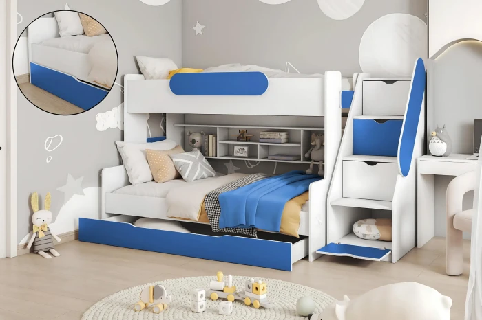 Weiß-blaues Etagenbett mit Treppenstufen und integriertem Bettkasten für das Kinderzimmer.