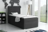 Modernes schwarzes Boxspringbett im Schlafzimmer mit Weltkarte und Stehlampe.